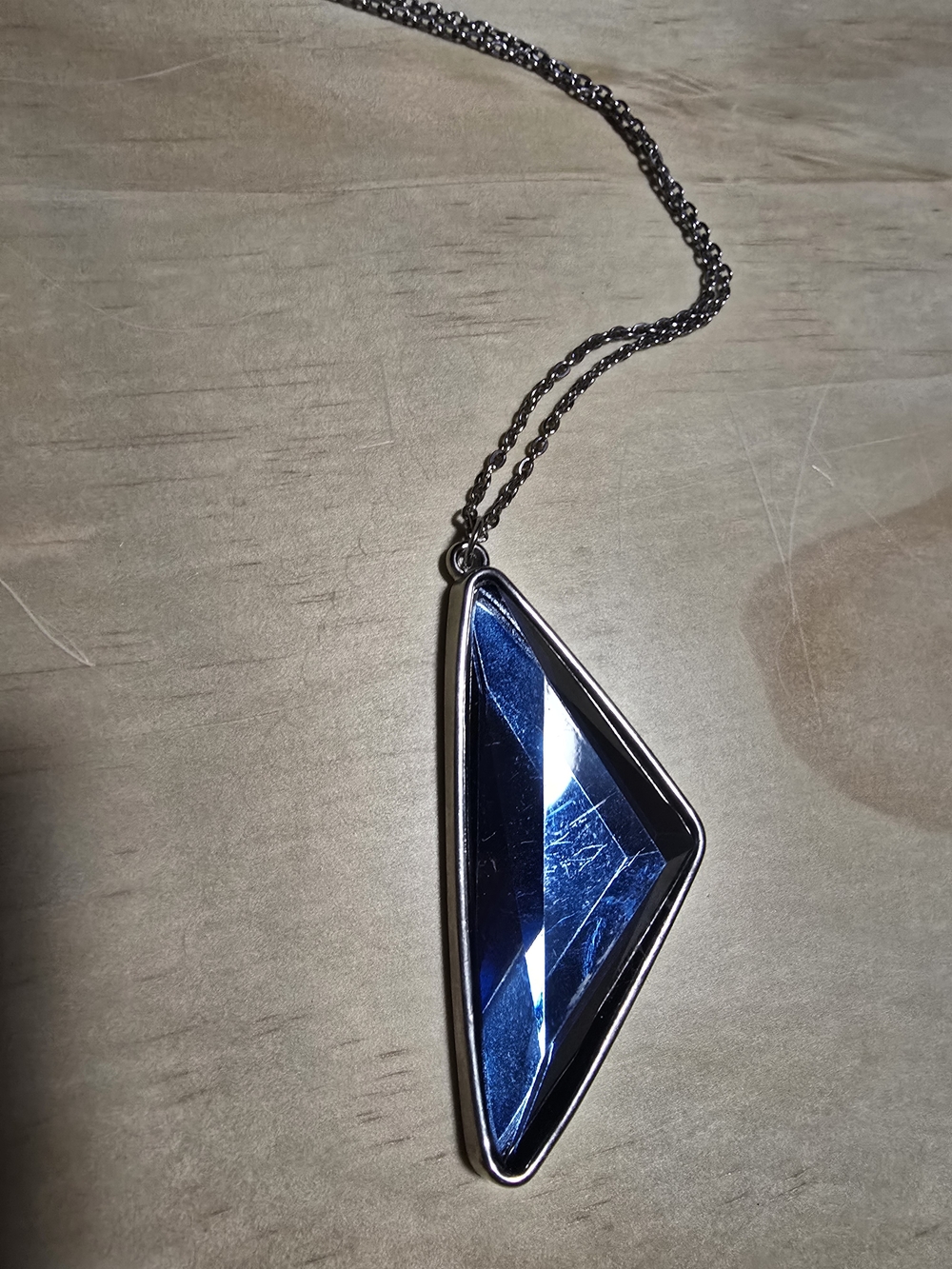 5 Different Pendant Necklaces. They are all in excellent